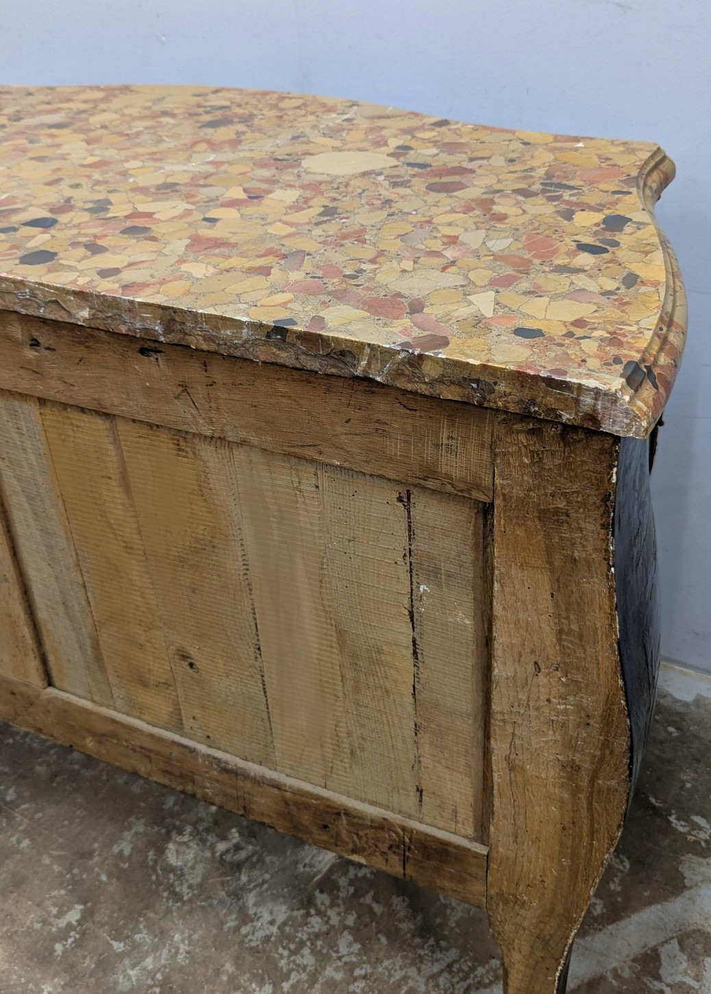 Kommode Rokoko Frankreich Louis XV um 1750 Schwarzlack mit Adelswappen in Kartusche 90 x 62 x 126 cm Provenienz: Bedeutendes französisches Adelshaus – Bild 8