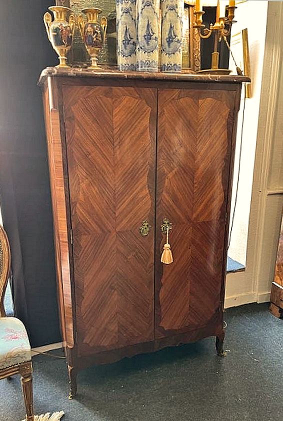 Schrank Rokoko Frankreich Transition um 1765  H. 144 cm, Br. 88 cm, T. 40 cm